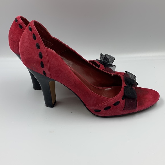 Heeled pumps. - Picture 2 of 5